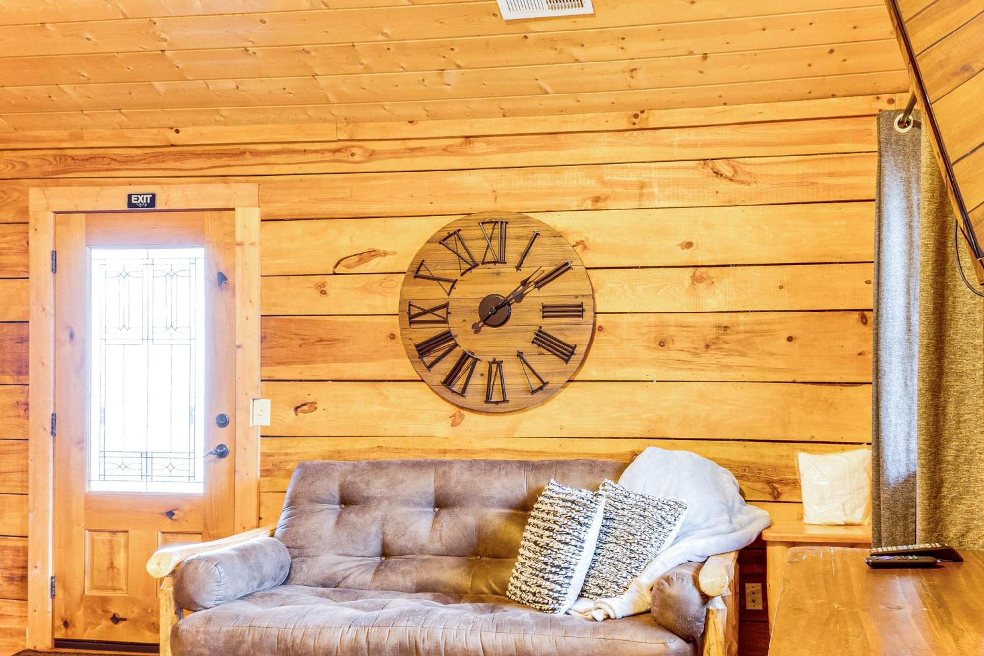 Spacious Gatlinburg Cabin With Hot Tub And Game Room! Exterior photo
